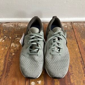 Nike Odyssey Tennis Shoes